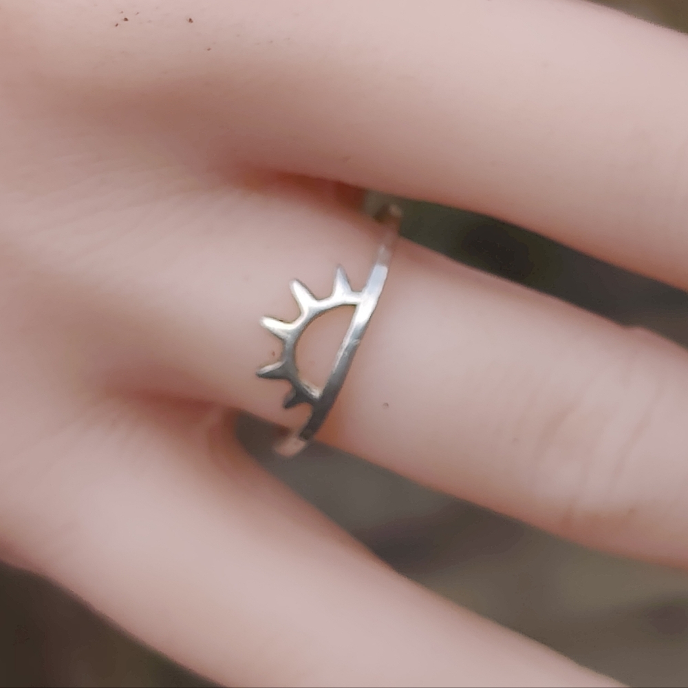 ☀️ Hammered Sterling Silver Sun Ring - Picture 5 of 5
